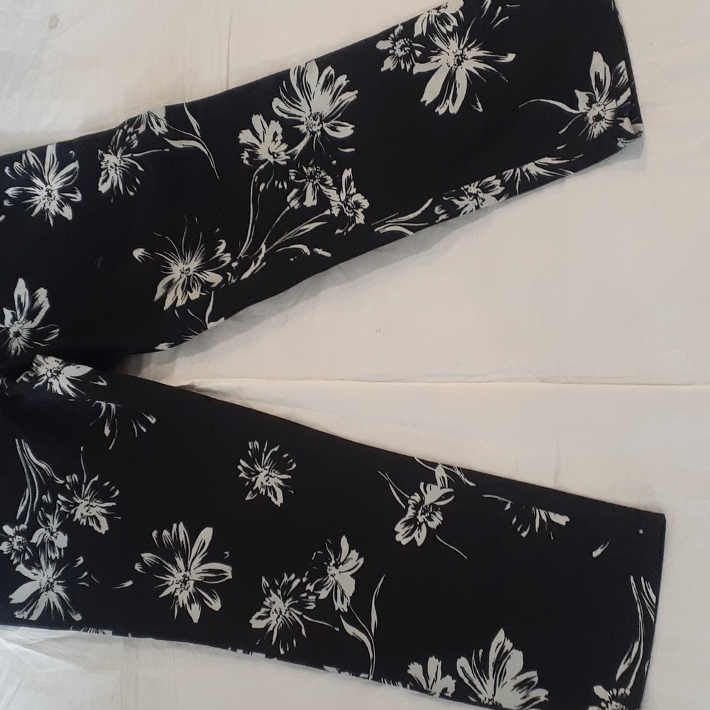 Chaps women's black white crop stretch pants size 6 - Picture 3 of 12